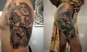 Tatuaje realismo en brazo y muslo con brújulas, mapas y un ojo.