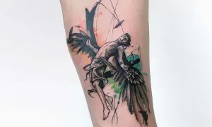 Un ángel con alas caídas, en un estilo acuarela, parte de una colección de tatuajes de ángeles.