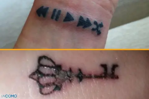 Tatuajes mal curados: símbolos de reproducción en la muñeca y una llave descolorida.