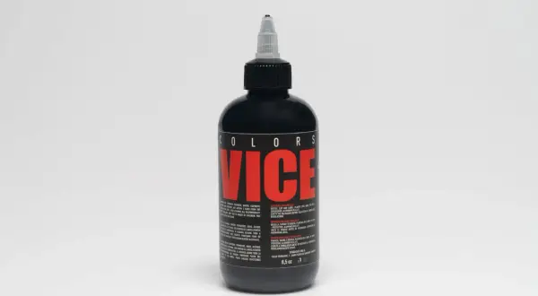Tinta Vice Tattoo. Opiniones sobre esta tinta negra para tatuajes, con información de reciclaje y composición.