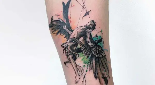 Un ángel con alas caídas, en un estilo acuarela, parte de una colección de tatuajes de ángeles.