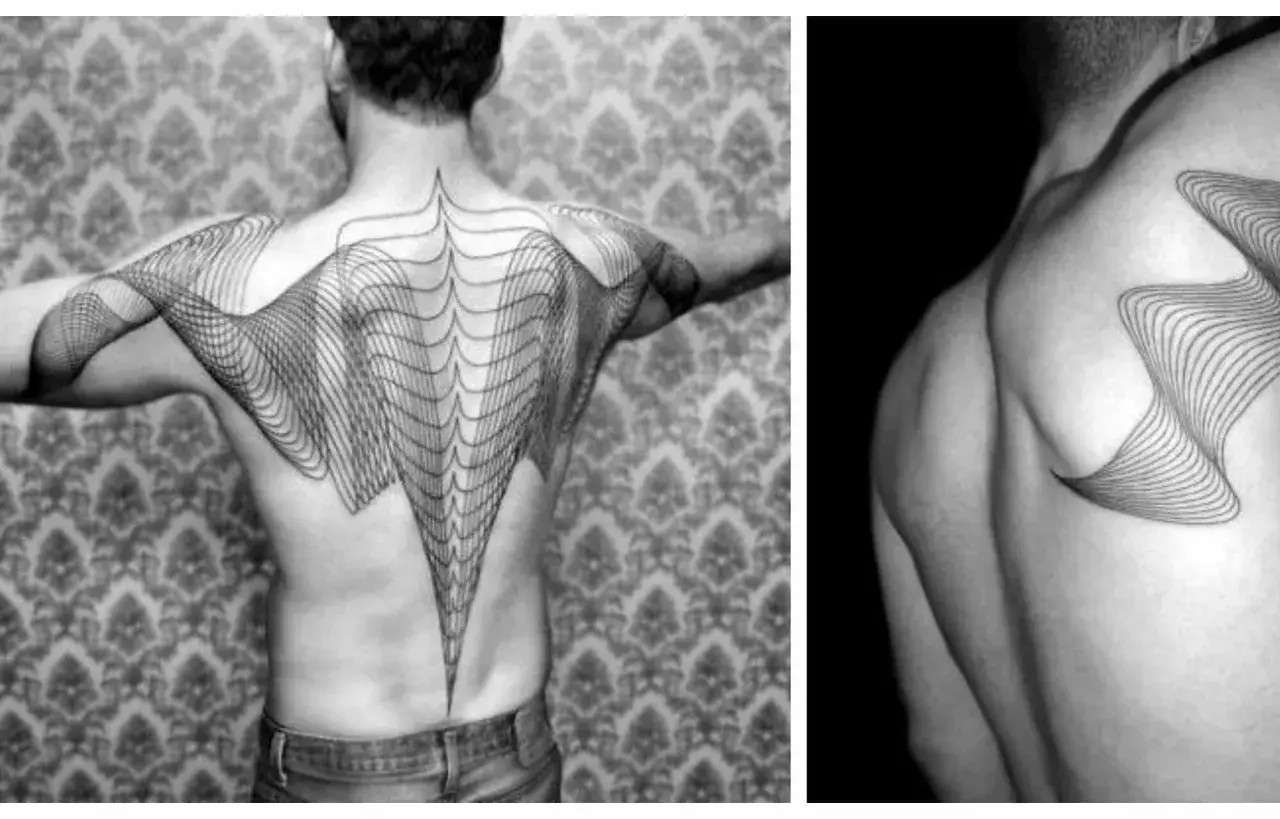 Un hombre con tatuajes de líneas geométricas en la espalda y hombro. Las líneas crean un efecto visual de profundidad y movimiento.