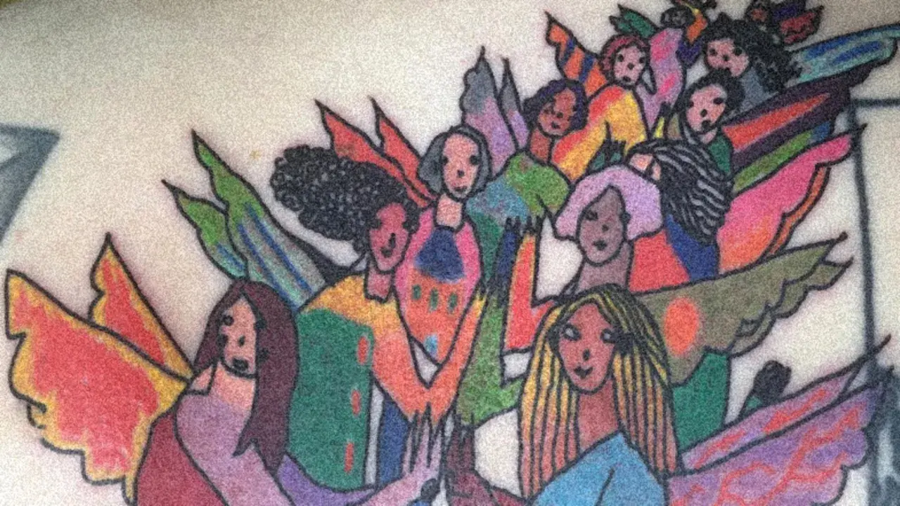 Un grupo de figuras con alas de colores vibrantes, como **tatuajes de obras de arte** que celebran la diversidad y la unión.